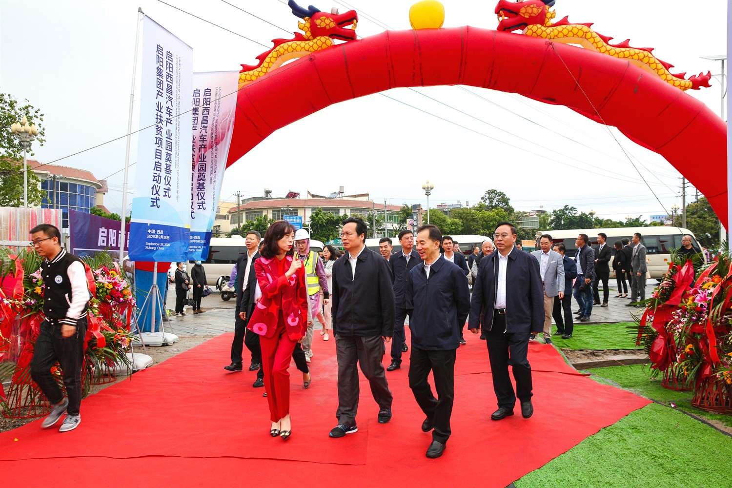 262004543219.jpg 嘉宾向导入场_副本.jpg